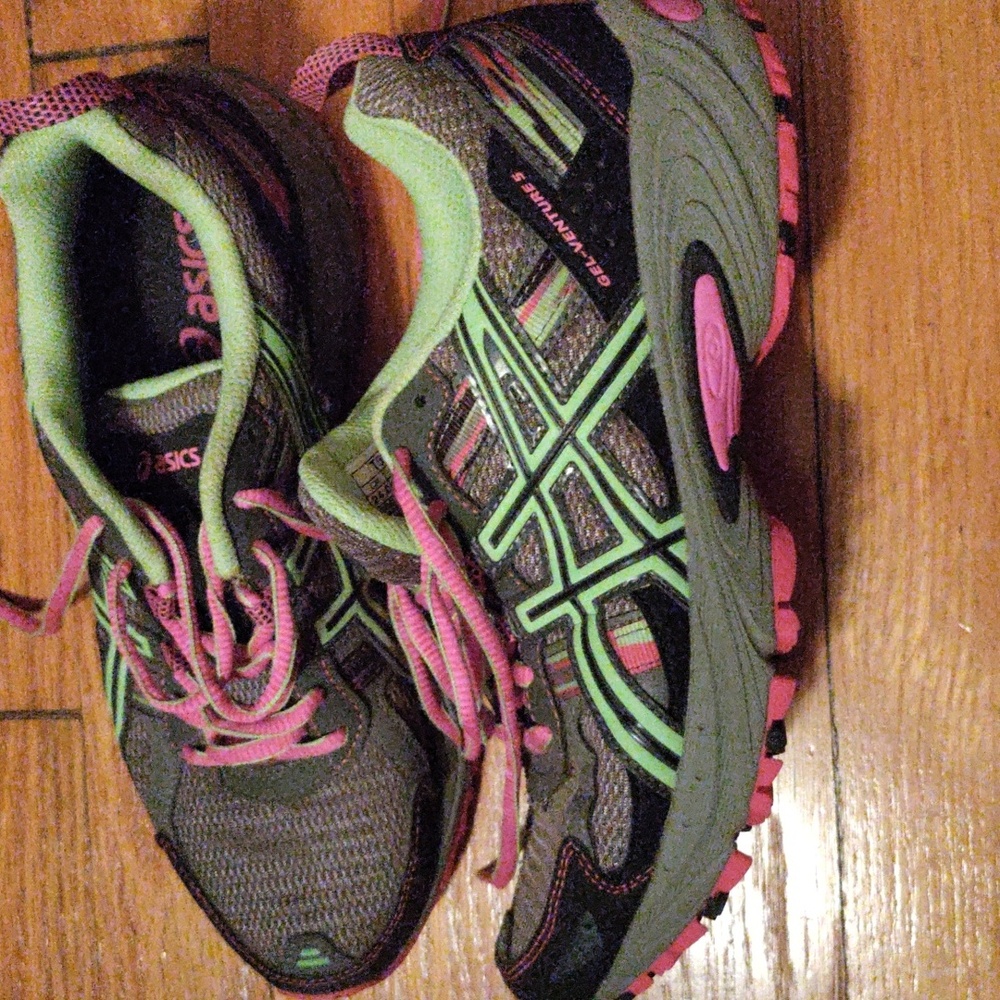 Asics tennis shoe